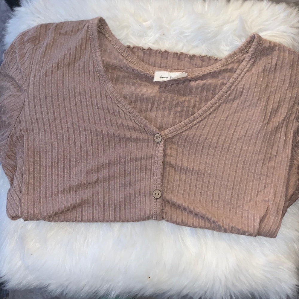 Tan lettuce edge top